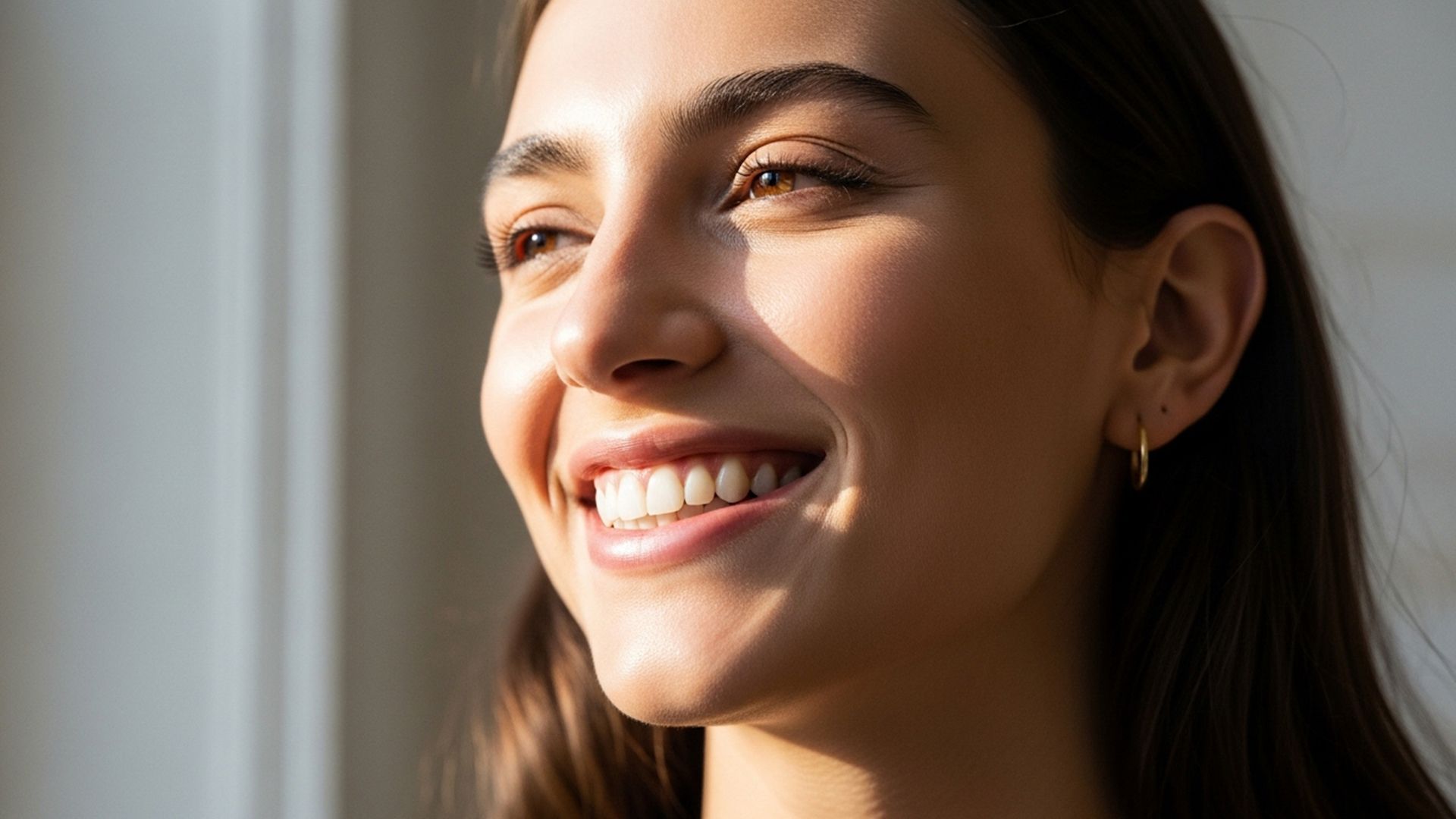 Yaprak Dent patient reviewing composite and ceramic treatment scenarios